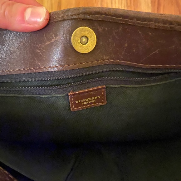 Burberry purse with browns leather straps and snap front with opening - Picture 6 of 13